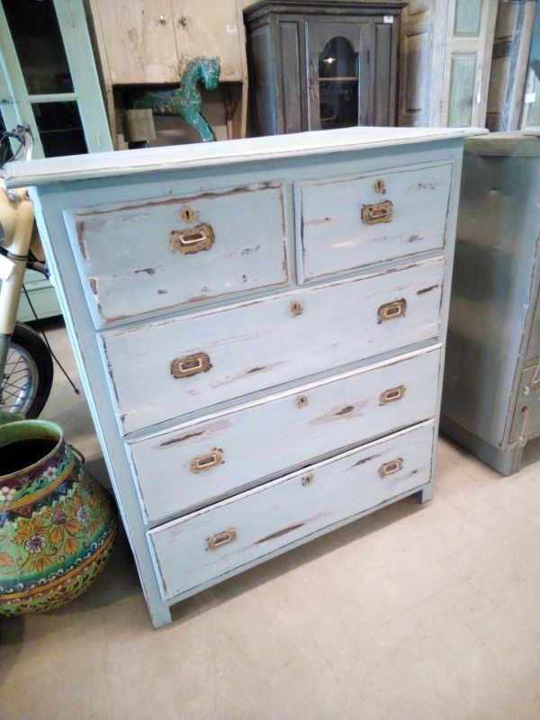 Blue bordered chest of drawers